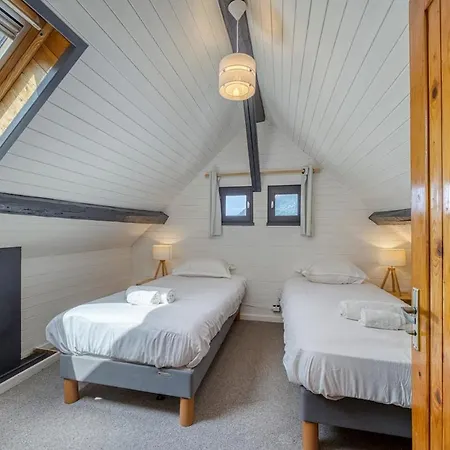 Cocoon With Pool Chalet *