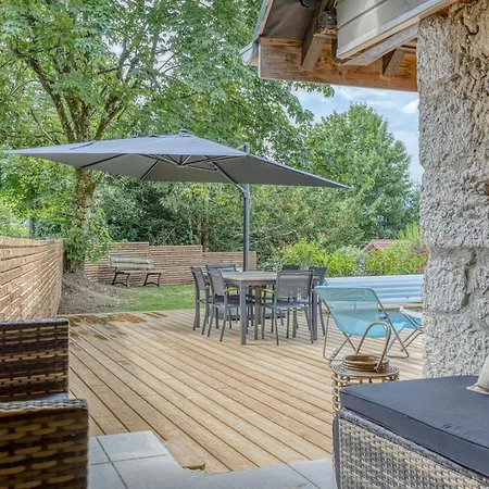Cocoon With Pool Chalet