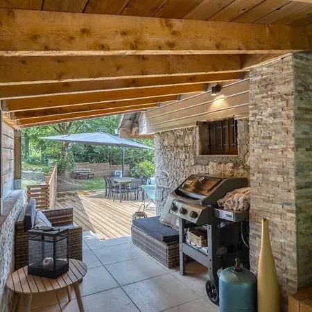 Cocoon With Pool Chalet *
