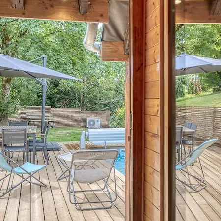 Chalet Cocoon With Pool