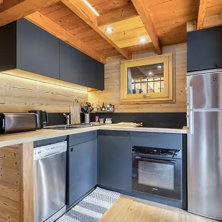 Cocoon With Pool Chalet