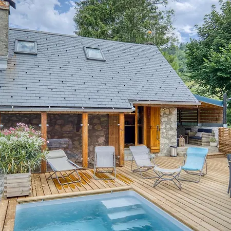 Cocoon With Pool Chalet