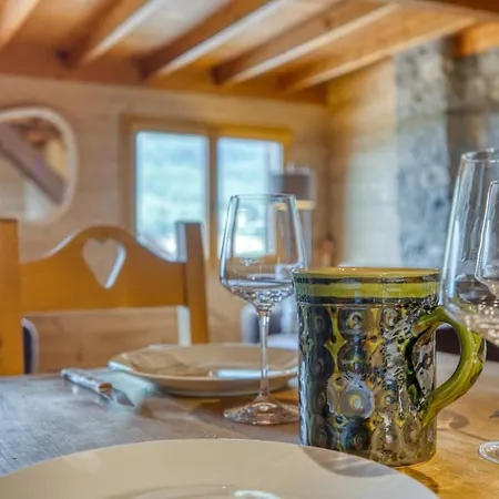 Chalet Cocoon With Pool *