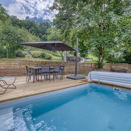 Cocoon With Pool Chalet