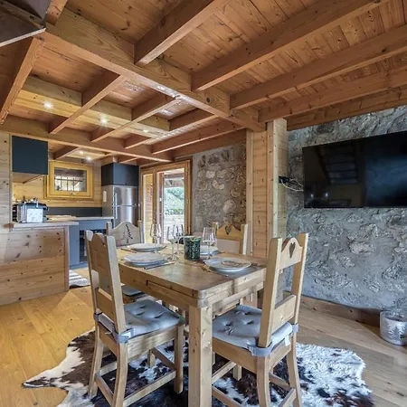 Cocoon With Pool Chalet